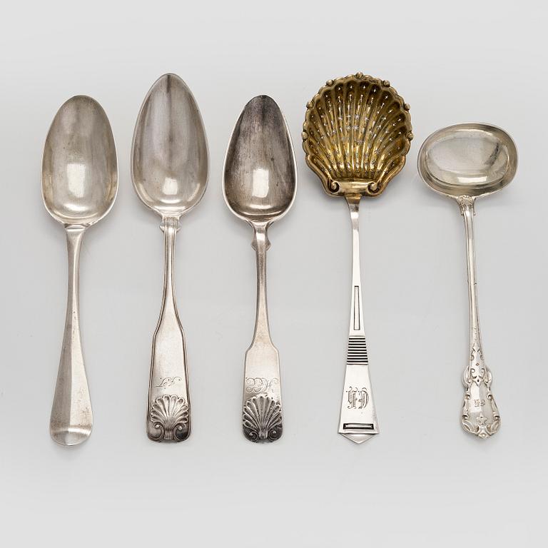 Bordssilver, 7 delar, bl.a. Nichols & Plinke, J.V. Aarne, Petter Törnqvist, 1781-1912.