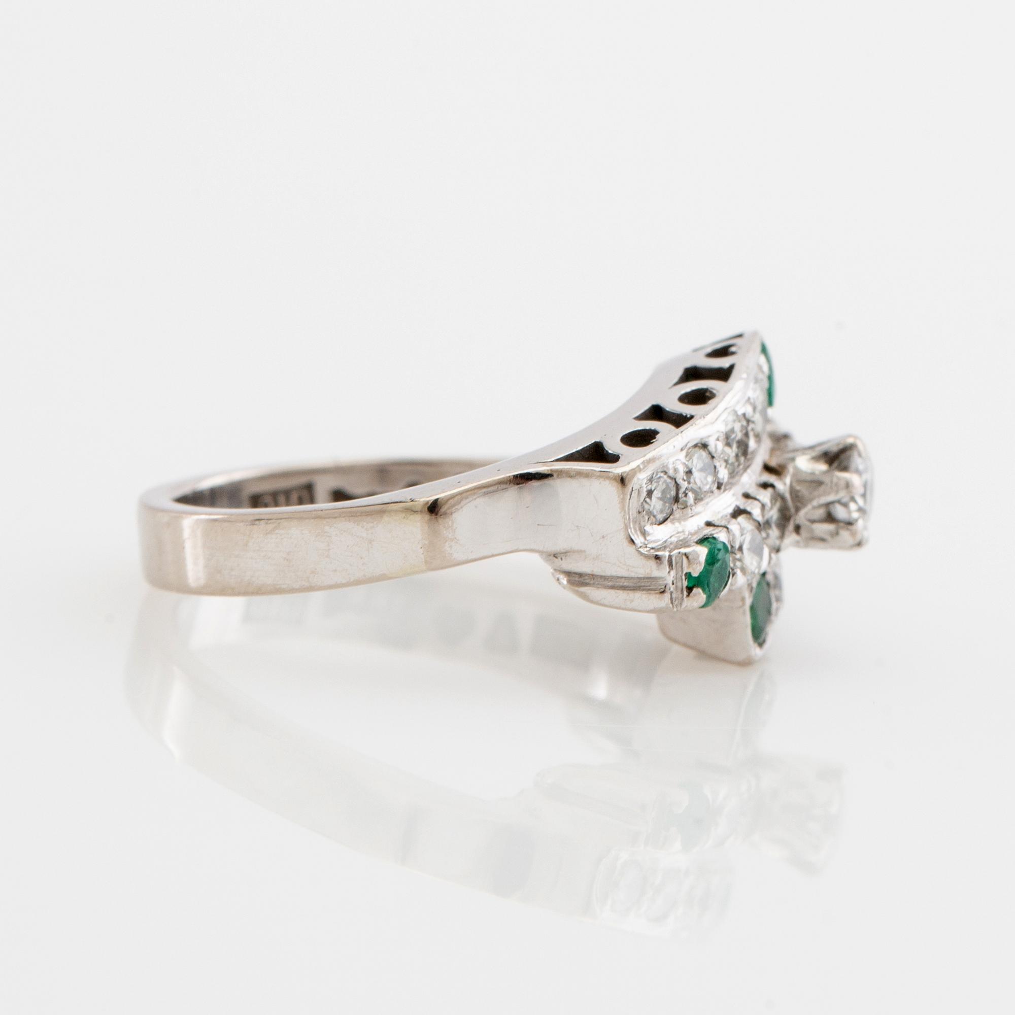 Ring, 18K gold with brilliant-cut diamonds and emeralds, Åhus Goldsmith, Holmqvist, Åhus, 1981.