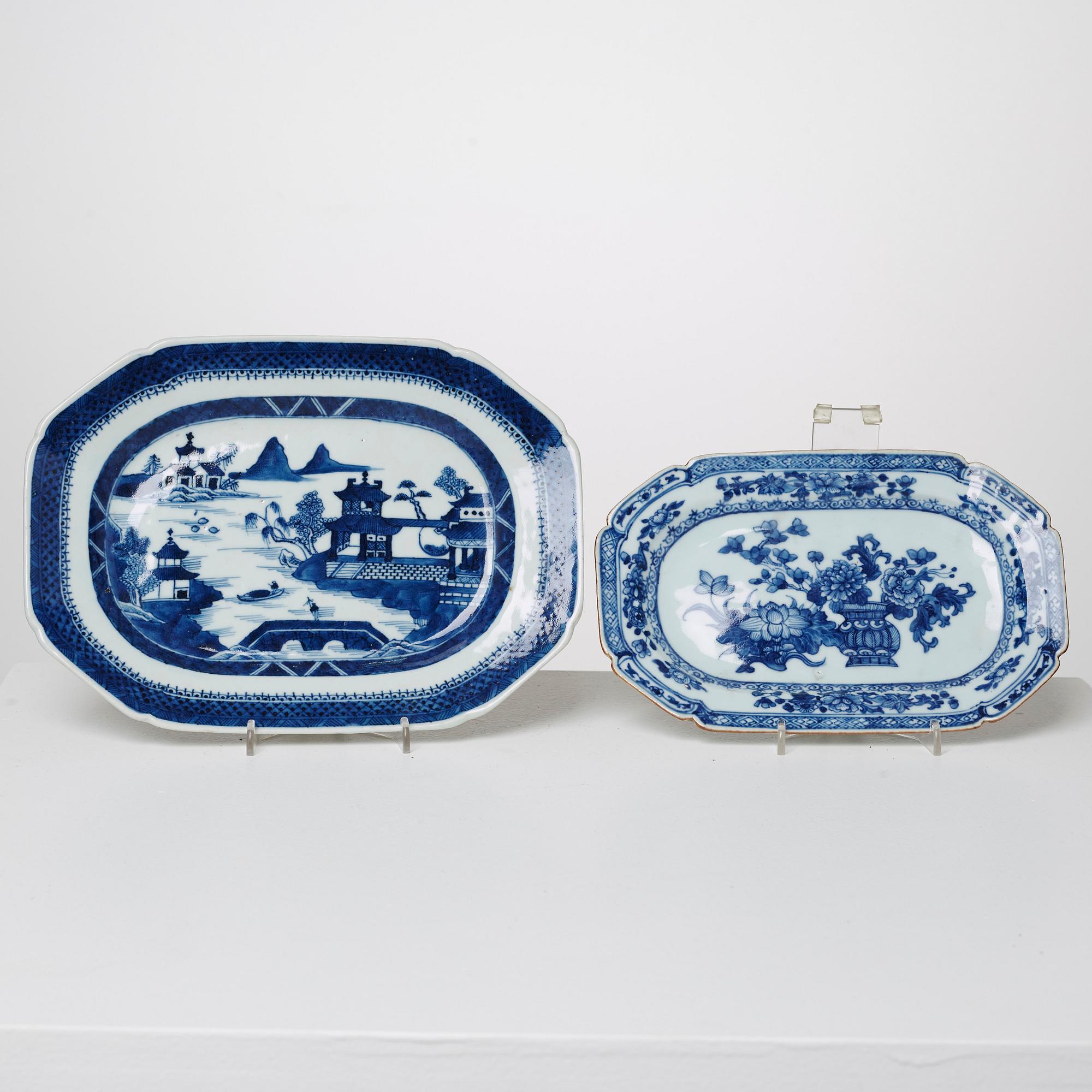STEKFAT, 2 st, porslin, Qianlong resp Jiaqing, Kina 1700-tal till omkring 1800.