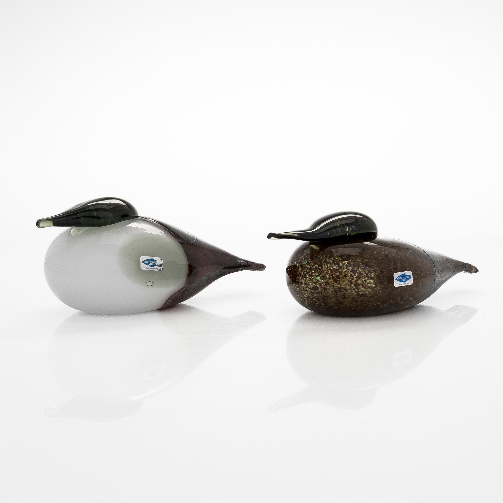Oiva Toikka, two "Black Male and Female Eider" glass birds, signed O. Toikka Nuutajärvi.