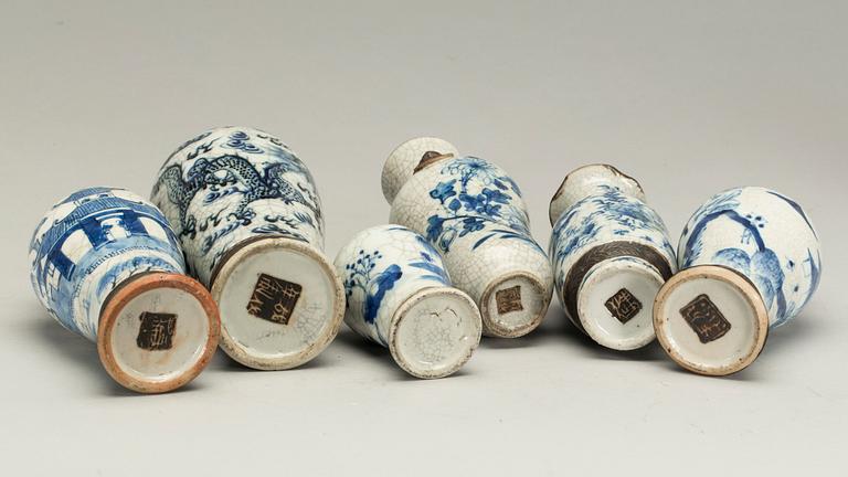 VASER, 3 stycken och LOCKURNOR, 3 st, Kina 1800-tal.