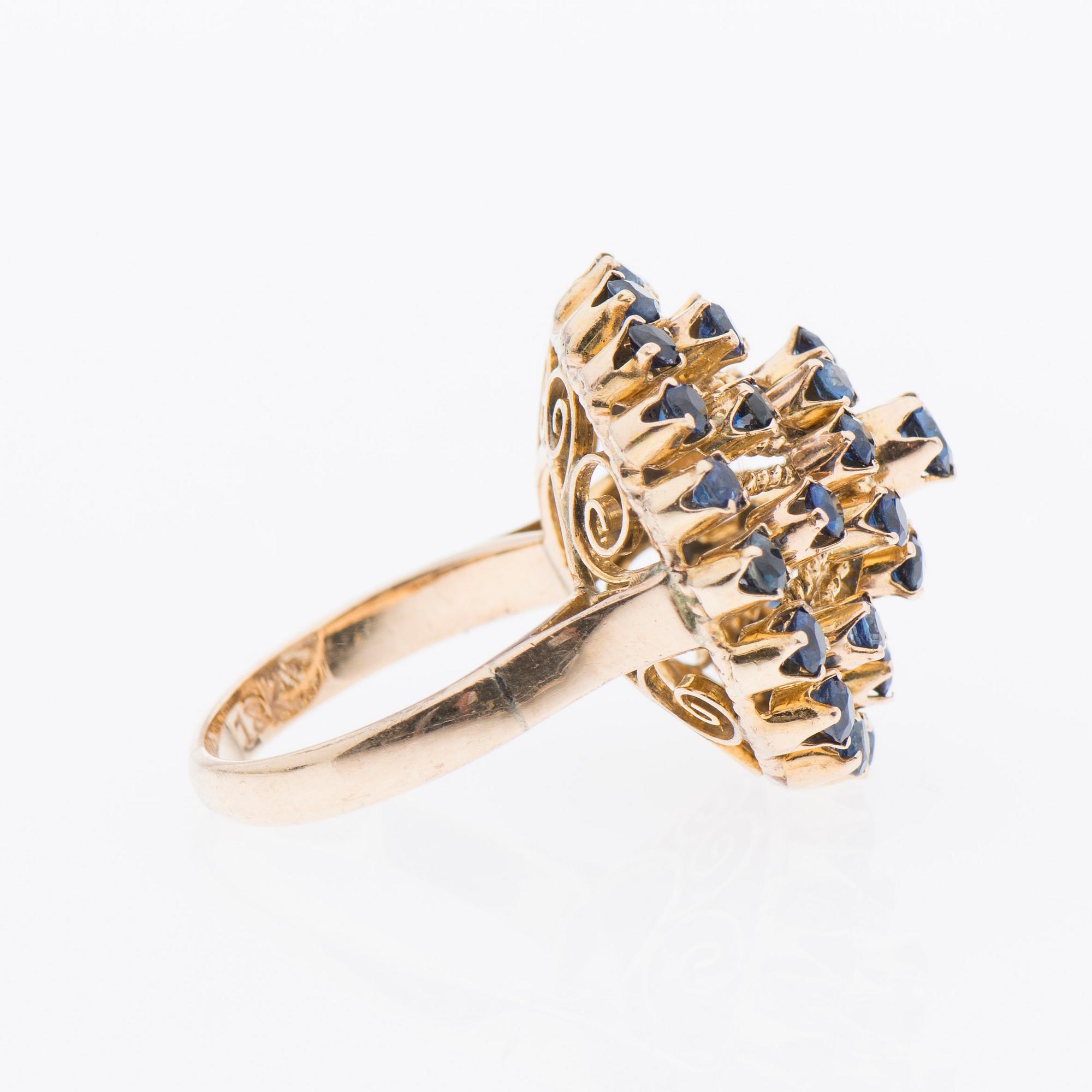 RING, fasettslipade safirer, 18K guld.