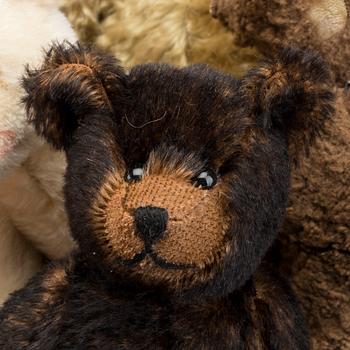 8 TEDDY BEARS MOSTLY STEIFF GERMANY.
