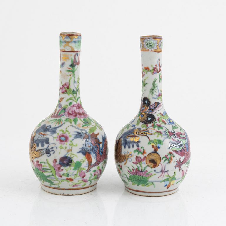 A pair of vases, China, Qingdynasty, 19th century.