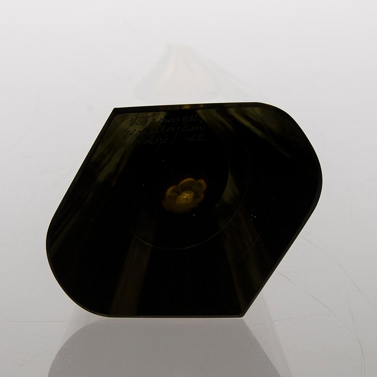 An 'Obelisk' glass sculpture signed K. Franck, Nuutajärvi Notsjö -62.