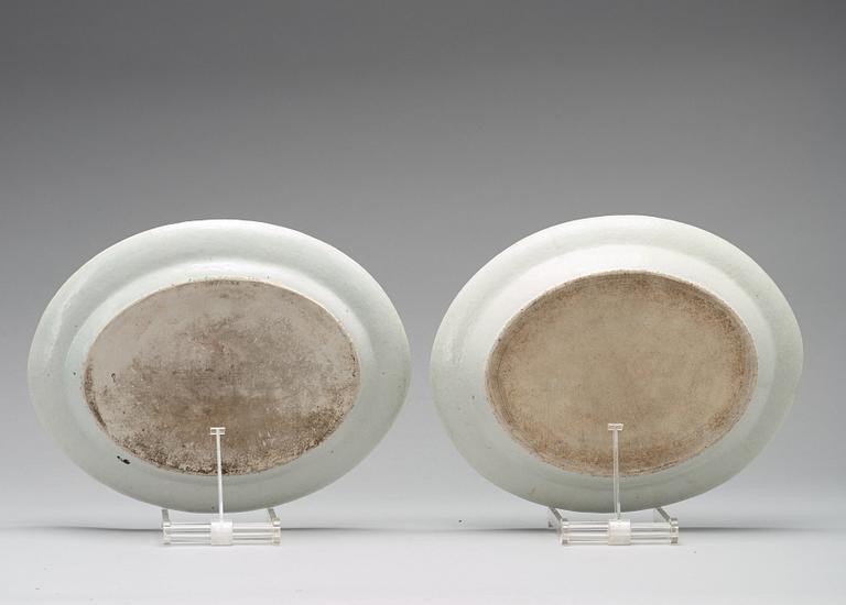 A pair of Canton famille rose serving dishes, Qing dynasty, 19th Century.