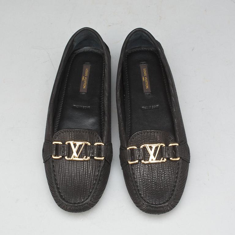 SKOR, Louis Vuitton, mockasiner.