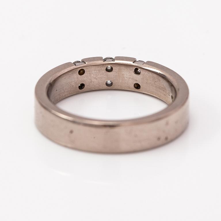 An 18K white gold ring with diamonds ca. 0.18 ct in total according to engraving. A Tillander, Helsinki 2005.
