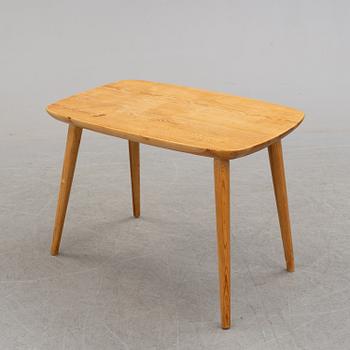 A second half of the 20th century sofa, pair of armchairs and coffee table by Göran Malmvall.