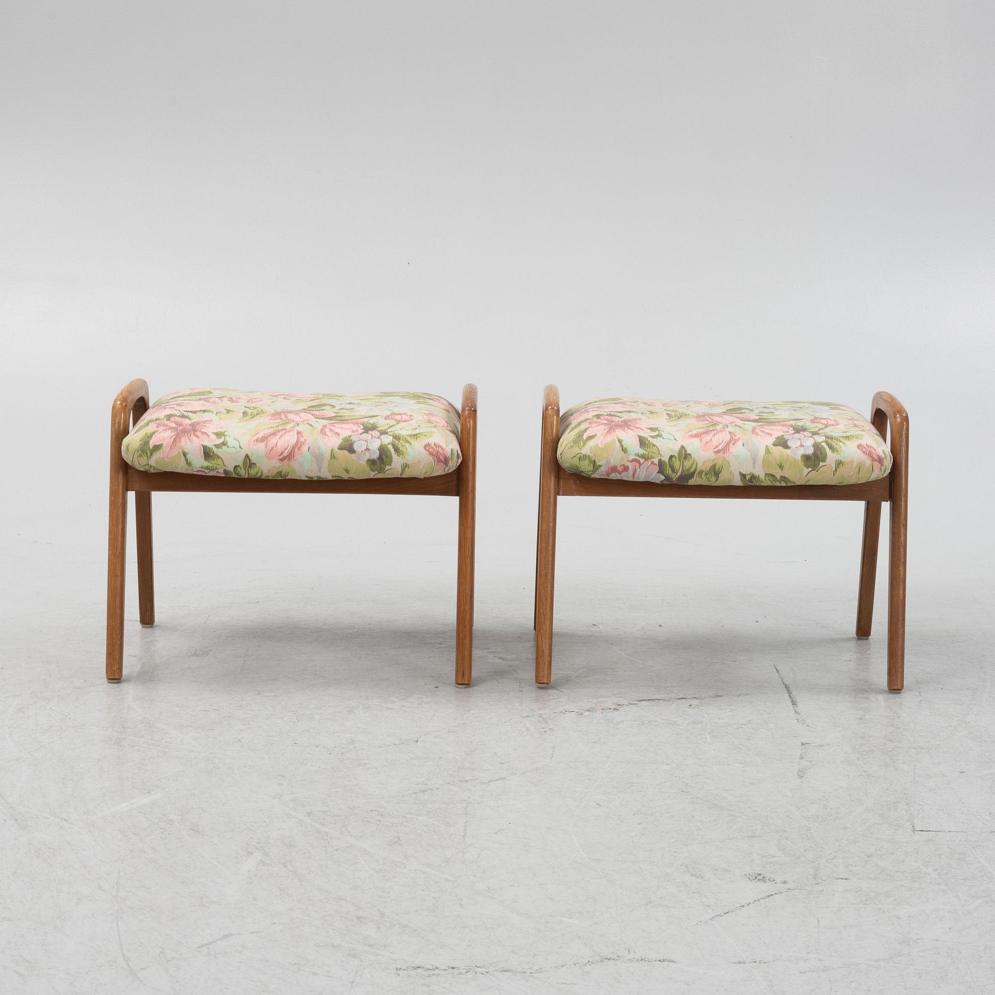 A pair of ottomans, 20th century.