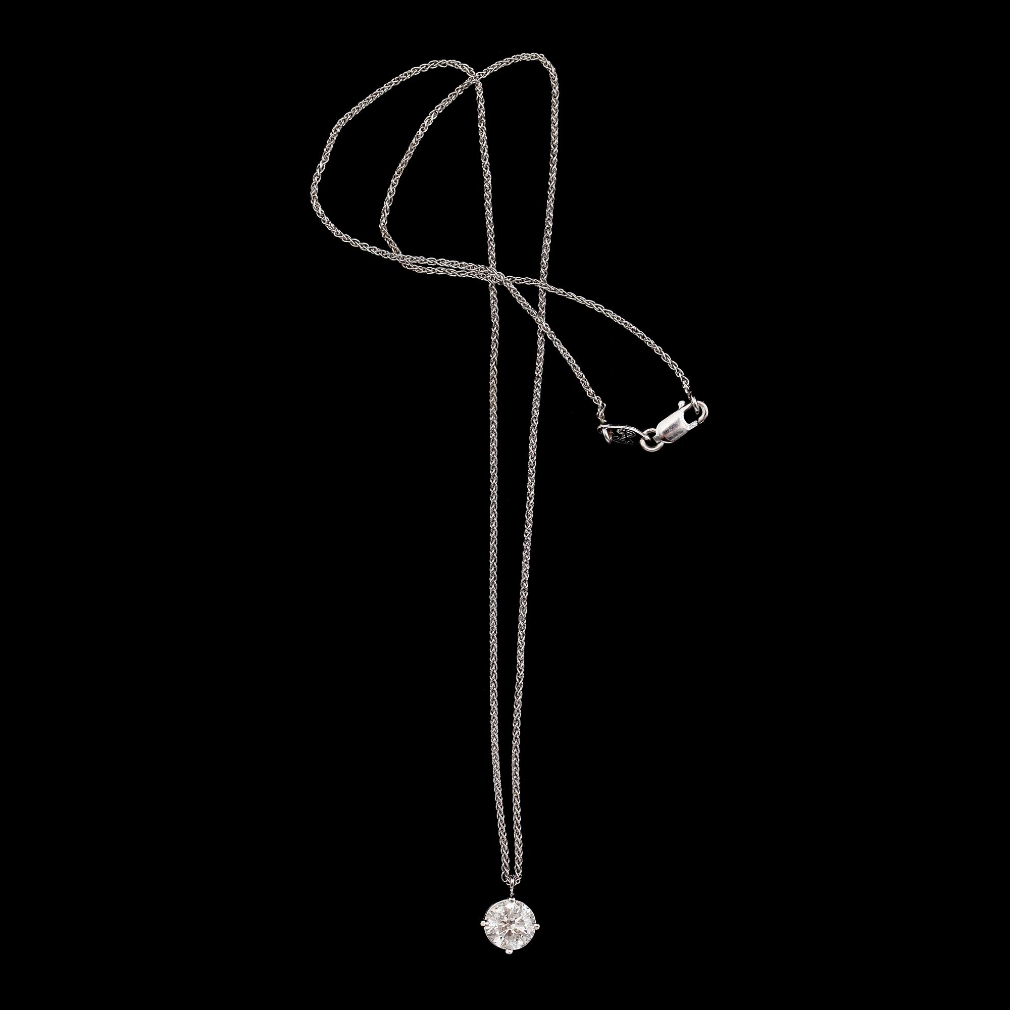 HÄNGE, 18k vitguld, solitär briljantslipad diamant tot ca 1.16 ct.