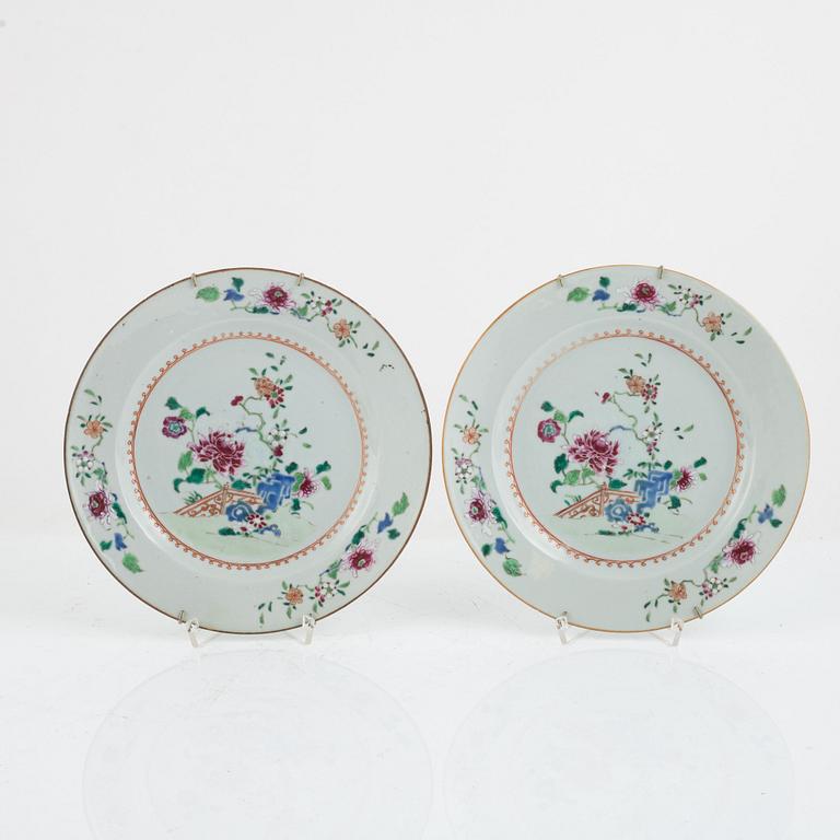 A set of six Chinese export porcelain plates, Qing dynasty, Qianlong (1736-95).
