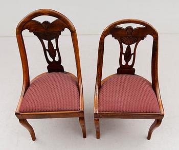 STOLAR, 2 st snarlika, England, 1800-talets andra hälft.