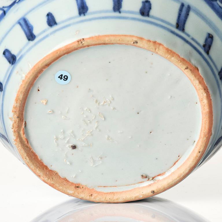 A blue and white 'crane' jar, Ming dynasty, 16th century.