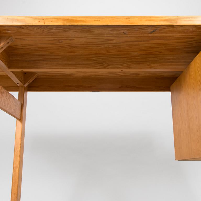 Olavi Hänninen, skrivbord "Paletti", HMN Huonekalu Mikko Nupponen, Lahtis, Finland, 1960-tal.