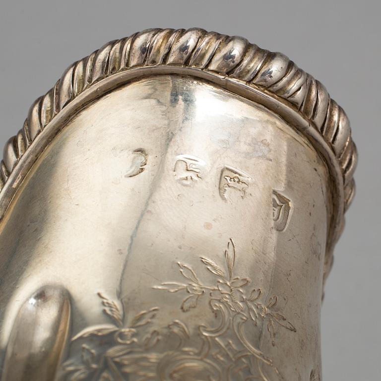 A PAIR OF SAUCE BOATS, silver, London1764. Weight 1017 grams.