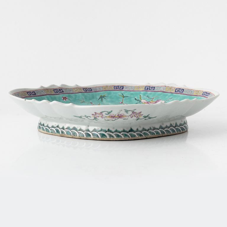 A Chinese porcelain dish, early 20th Century.