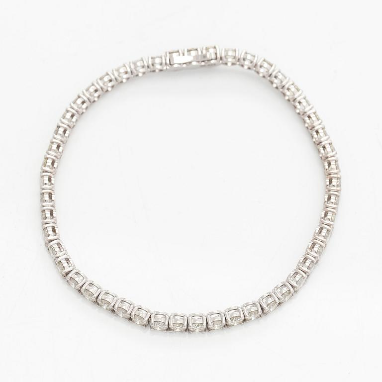 Tennis bracelet, brilliant cut diamonds, 14K white gold.