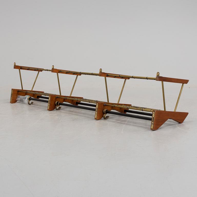 HATTHYLLA, mässing och teak, omkring 1900-talets mitt.