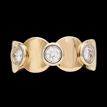 227. RING, three brilliant cut diamonds, tot. 0.40 cts.