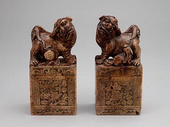 SIGILL, ett par, soapstone, 1700-tal.