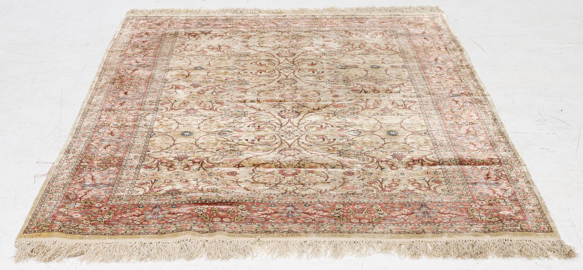 Matta, Hereke, silk, ca 148 x 105 cm.