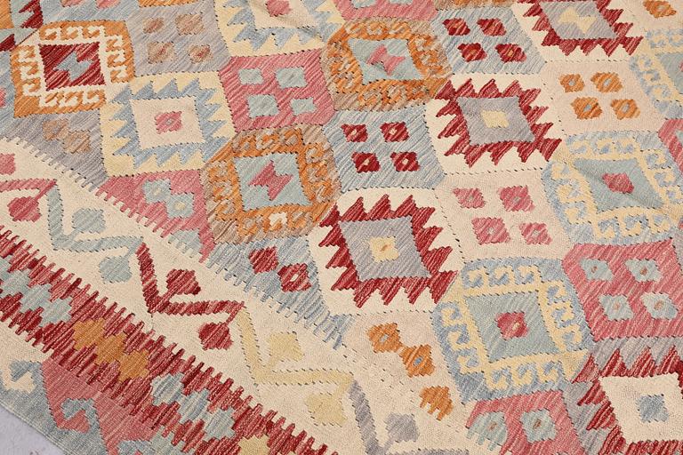 A Kilim rug, approx. 247 x 191 cm.