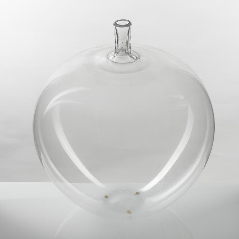 Ingeborg Lundin, an 'Äpplet' glass vase, Orrefors Gallery, -87.