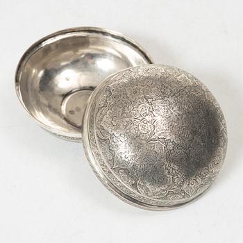 A mid 2oth century Persian silver box, mid-20th century. Total weight 189 grams.