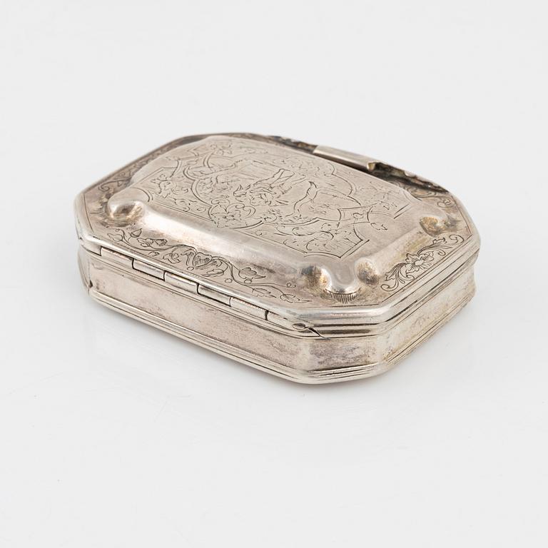 Dosa, silver, otydlig mästarstämpel, möjligen för Conrad Klepperbein, (verksam i Malmö 1695-1710) .