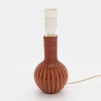 Marita Lybeck, A red clay tablelamp modell 1311. Retailer Stockmann / Artek, Finland.