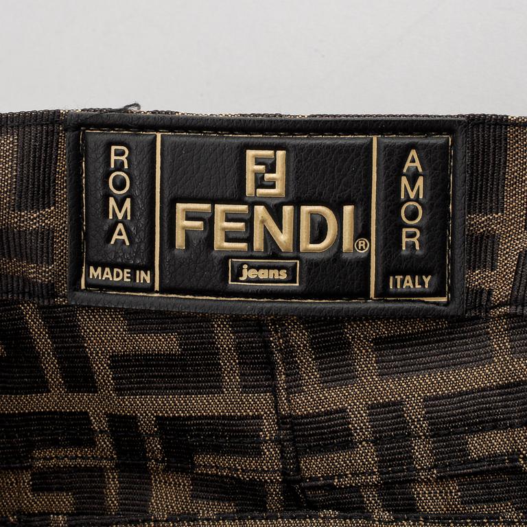 BYXOR/JEANS och BOOTS, Fendi.