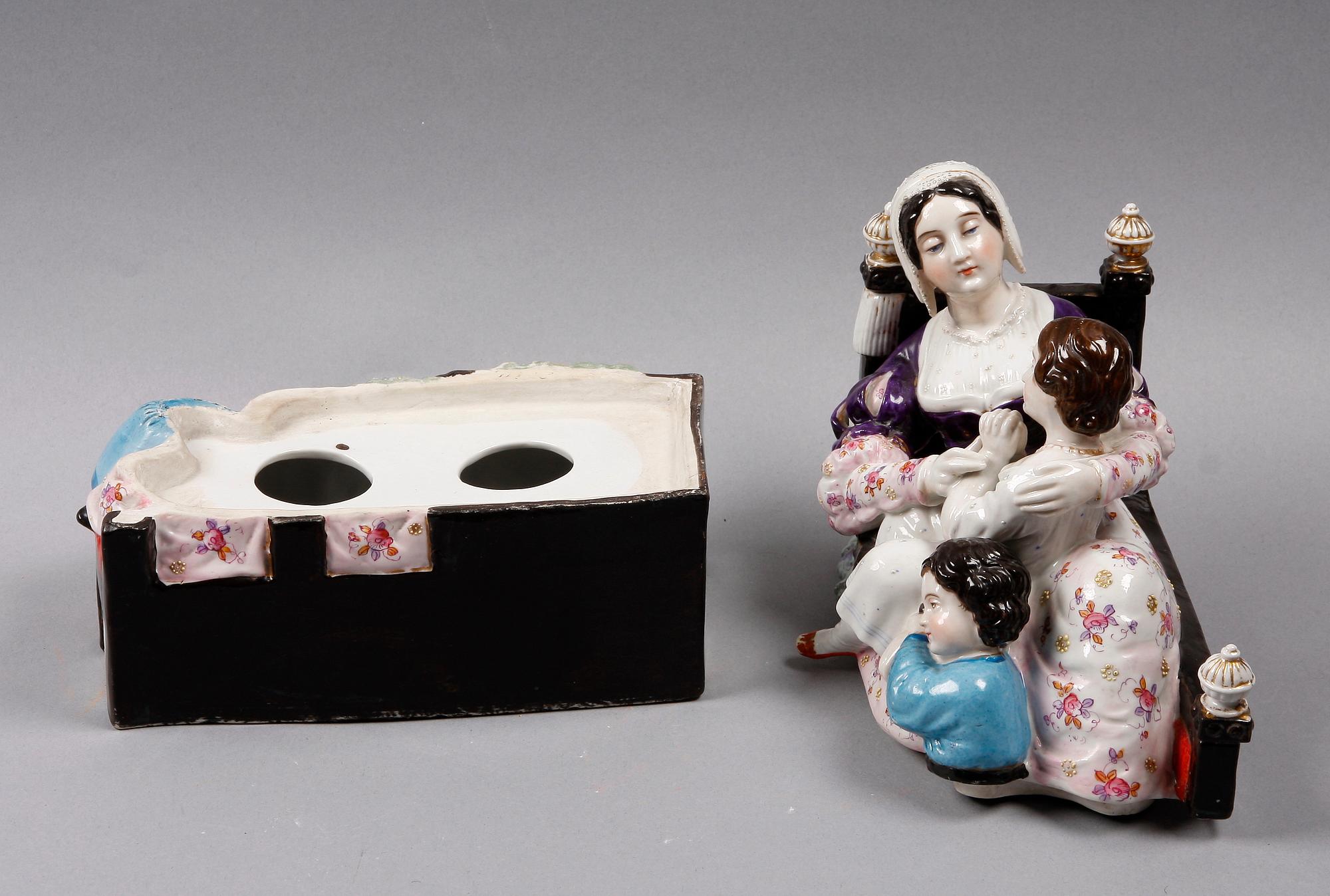 SKRIVSTÄLL, porslin, 1800-talets andra hälft.