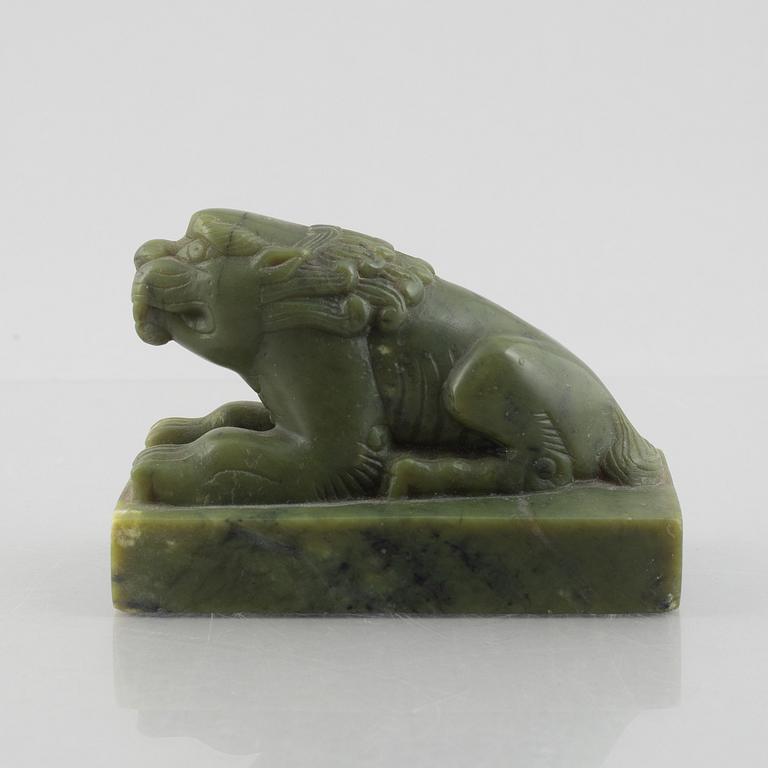 A Chinese stone figure of a lion, 20th century.