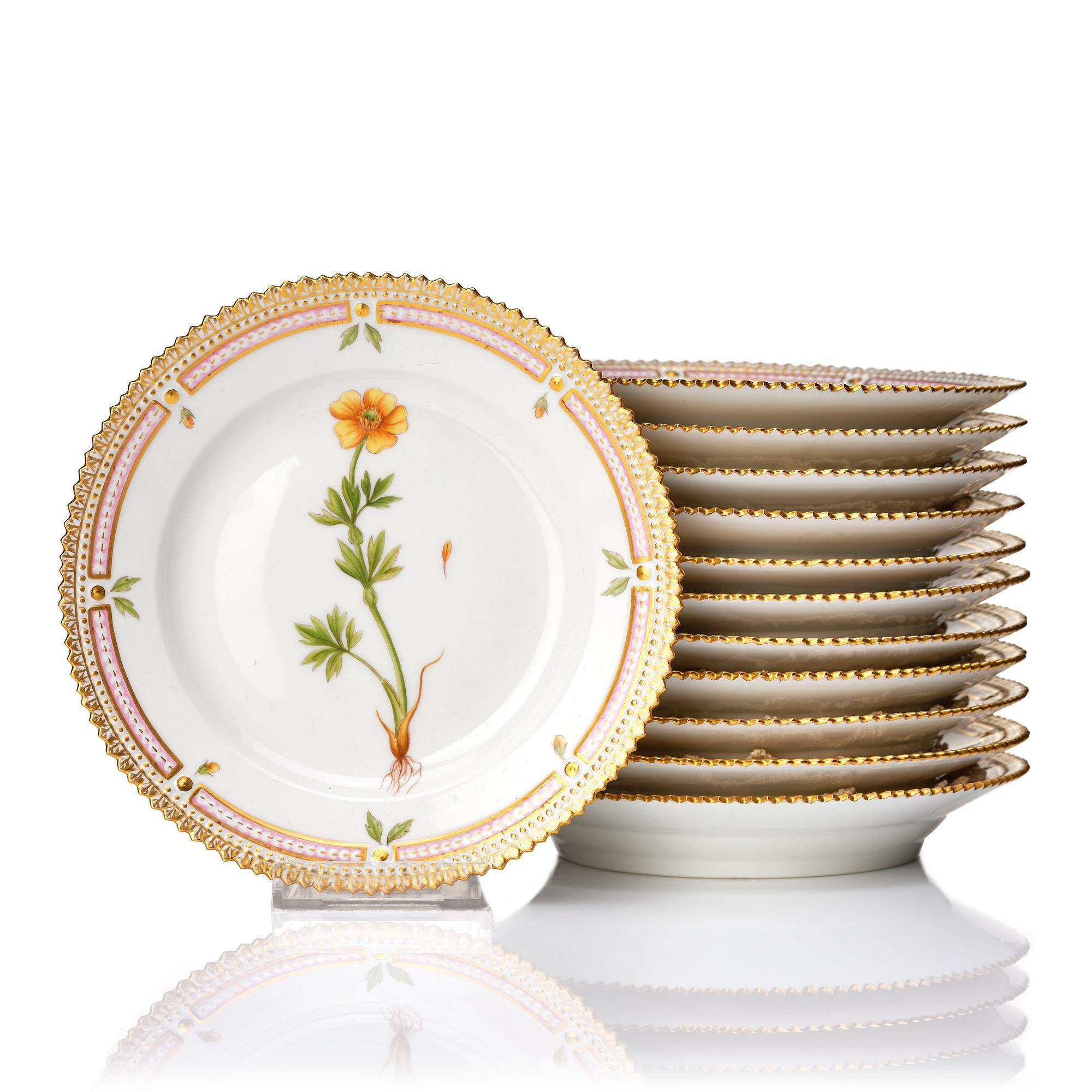 A set of 12 Royal Copenhagen 'Flora Danica' dishes, Denmark, 20th Century.