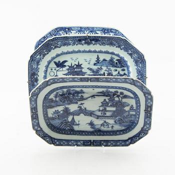 Serving dishes, 3 pcs, China Qianlong (1736-95), porcelain.