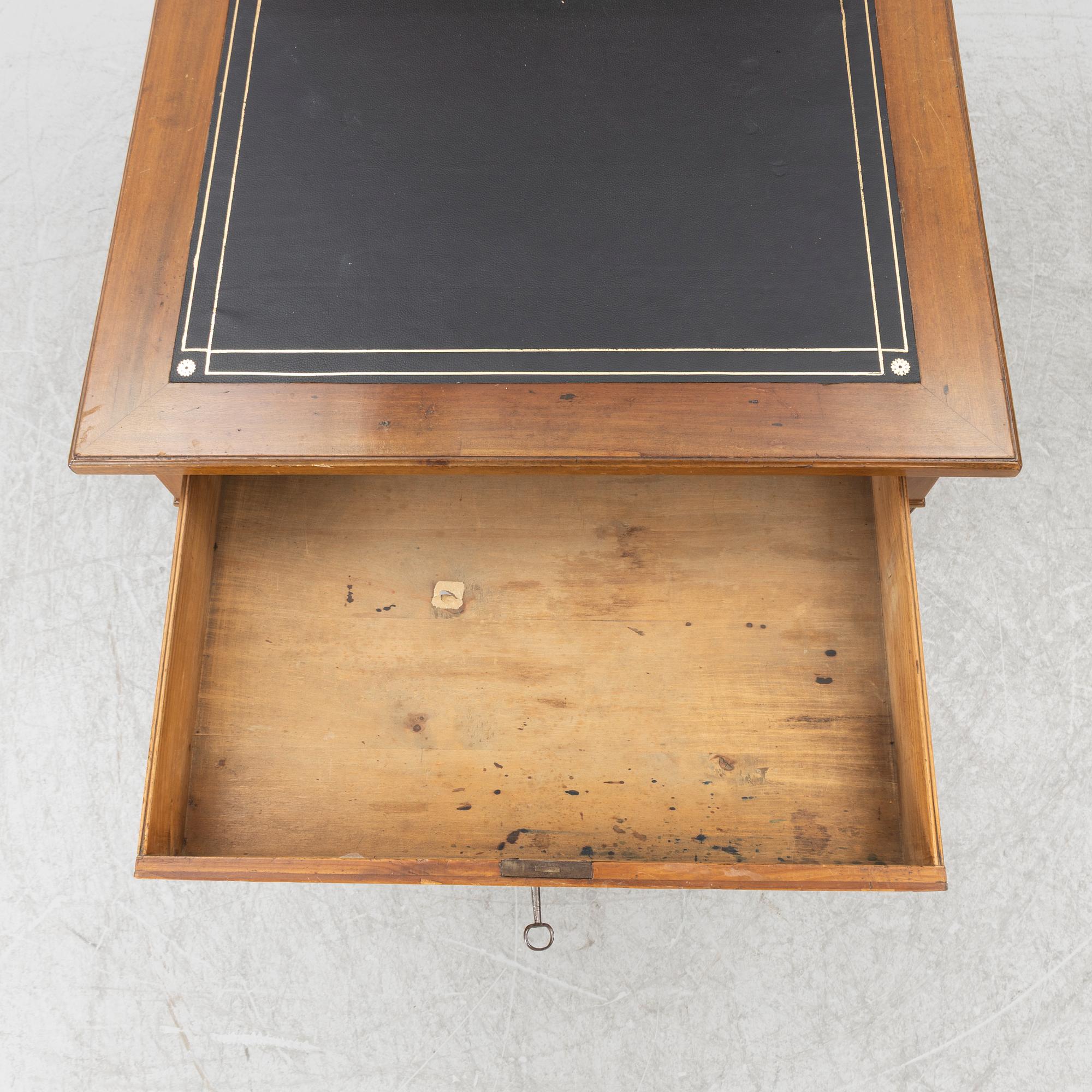 Skrivbord med uppsats, Sengustavianskt Stockholmsarbete, sent 1700-tal.