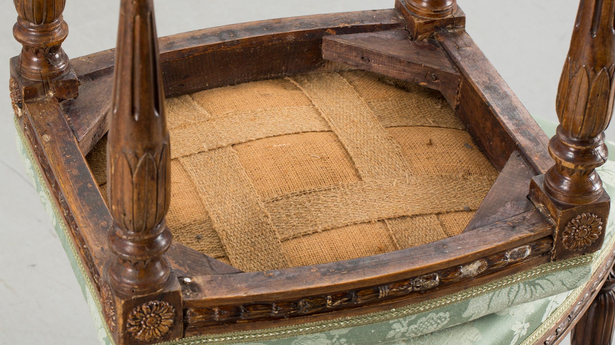 TABURETTER, ett par, sengustavianska stockholmsarbeten, omkring år 1800.