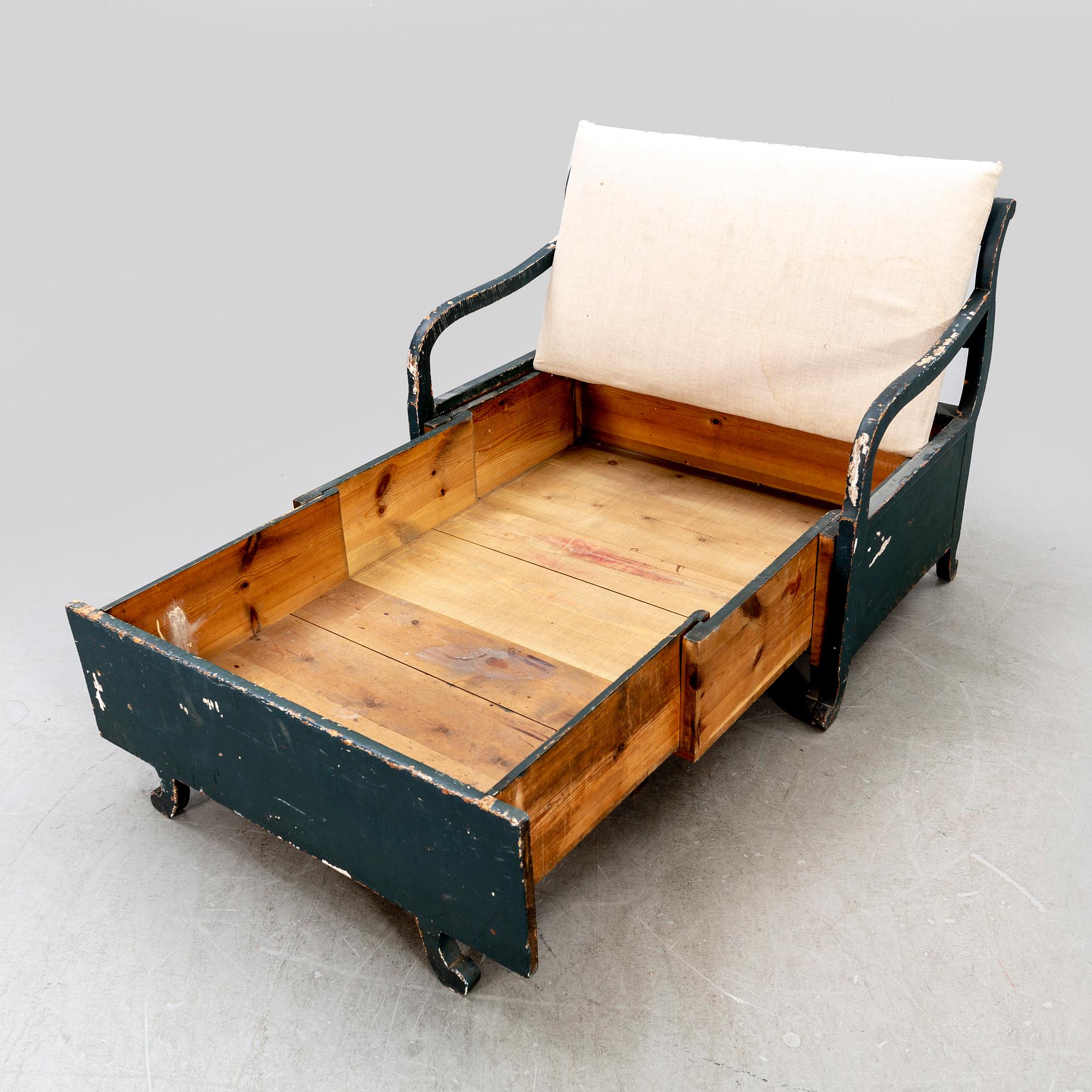 A folklore sofa from around the 1900s.