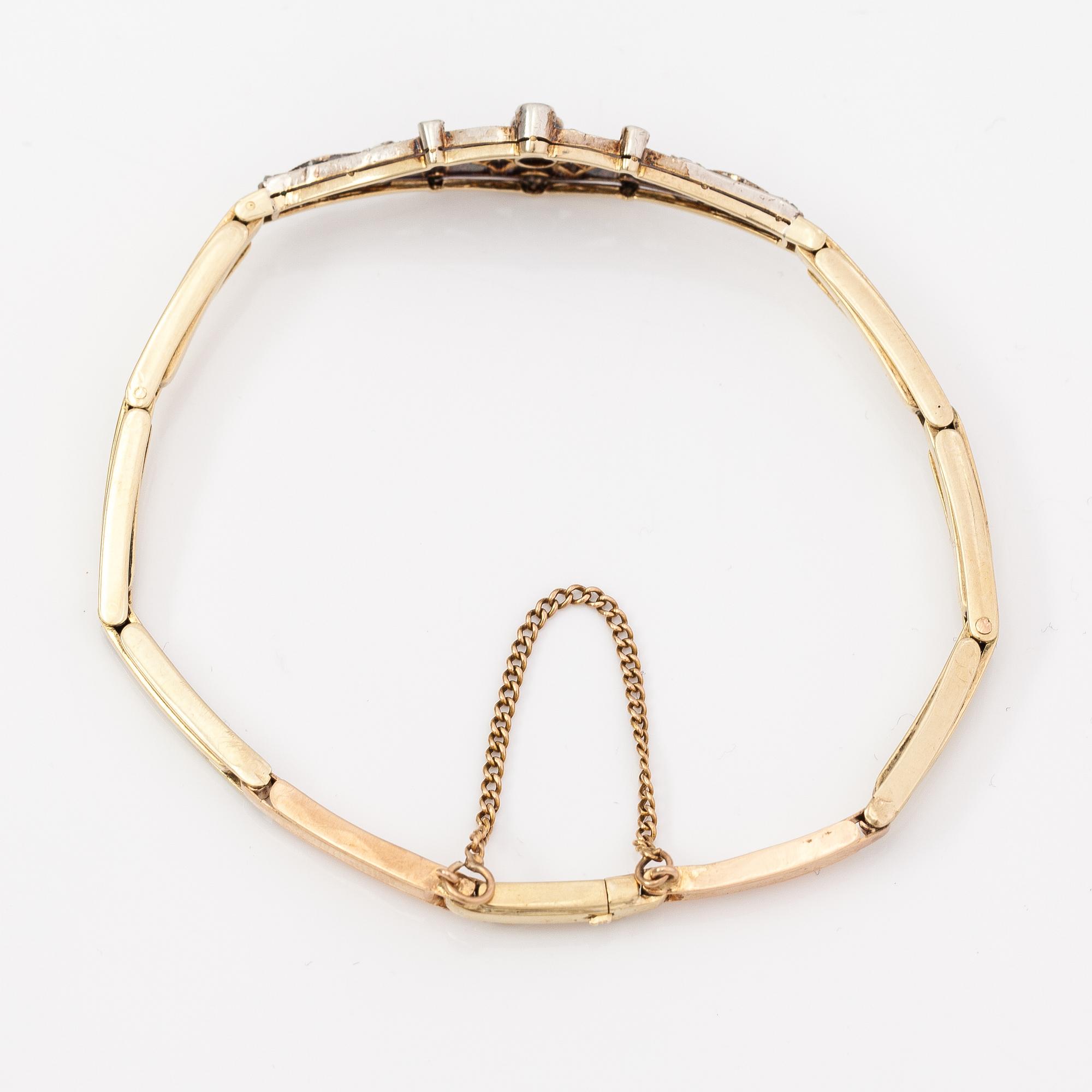 A 14K gold bracelet with old-cut and rose-cut diamonds ca. 1.00 ct in total. St. Petersburg, turn of the 20th century.