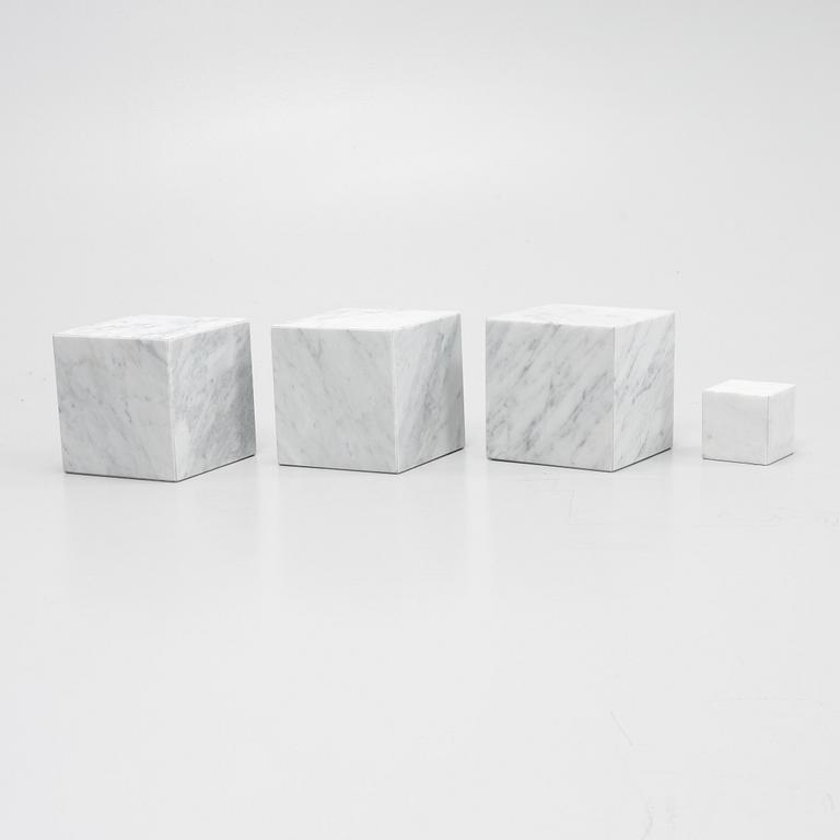 Piedestaler, 4 st, samtida tillverkning.