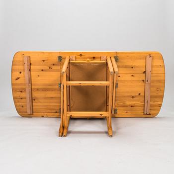 Eero Aarnio, pöytä ja tuoleja, 6 kpl, "Pirtti", Laukaan puu, 1900-luvun loppu.