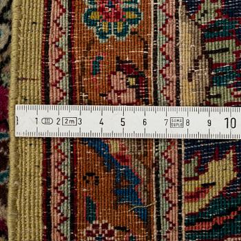 MATTO, an old Oriental, possibly a Tabriz, ca 227,5-228,5 x 171,5-173 cm (as well as 1 and 1,5 cm flat weave at the.