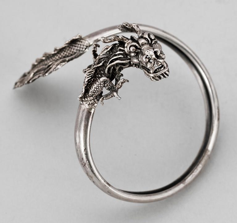 ARMRING, silver, trol Kina 1900-tal.