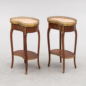 A pair of side tables.Louis XV-style, 20th century.