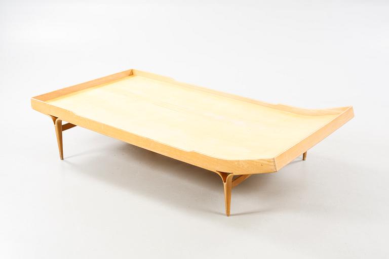 BRUNO MATHSSON, säng, "T 303, BERLIN 60", firma Karl Mathsson, Värnamo, daterad 1974.