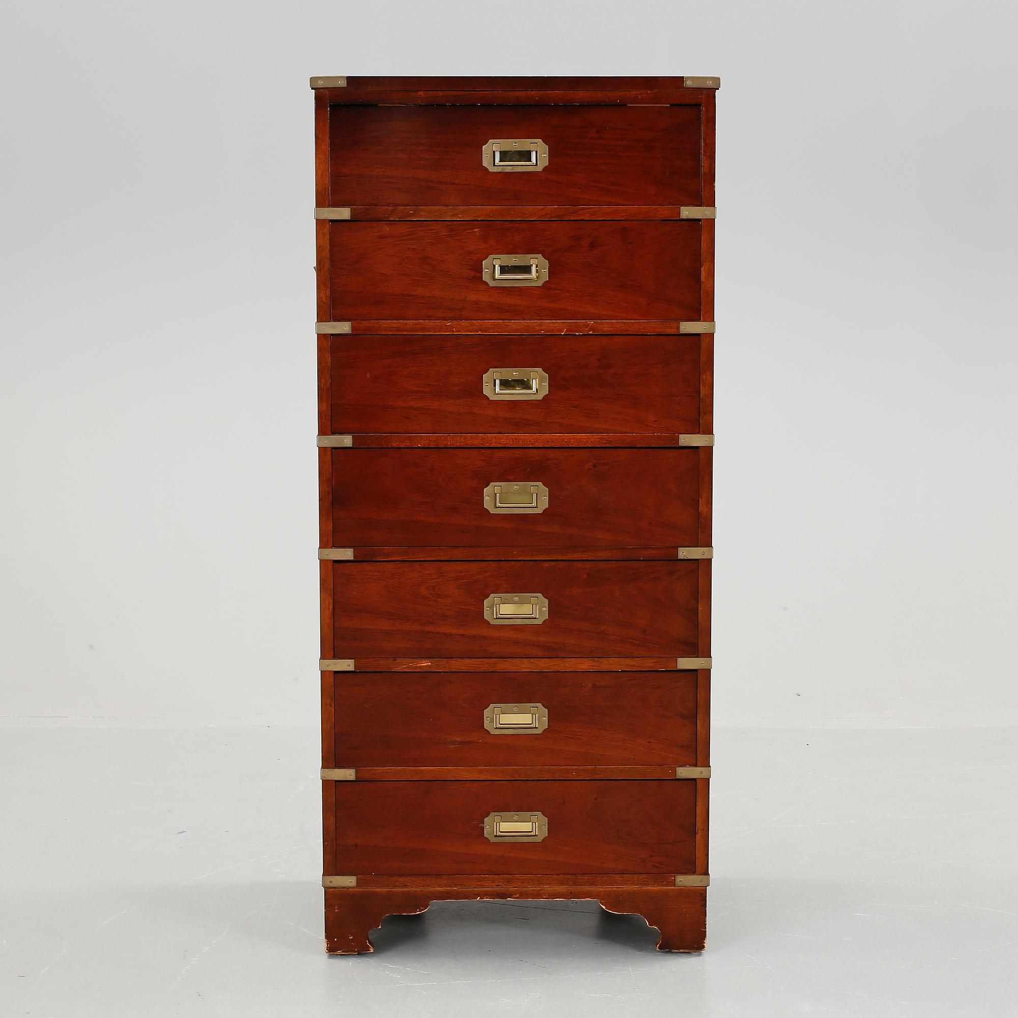 BYRÅ, engelsk stil, 1900-talets mitt.