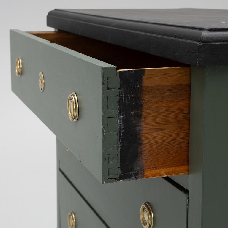 Chest of drawers, 19th century.