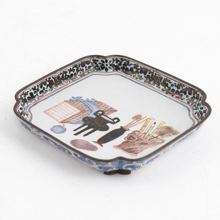 A Chinese enamel on copper coaster, Qing dynasty, around 1800.