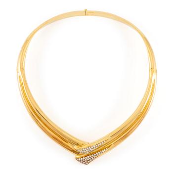 626. A necklace in 18K gold with round brilliant-cut diamonds.